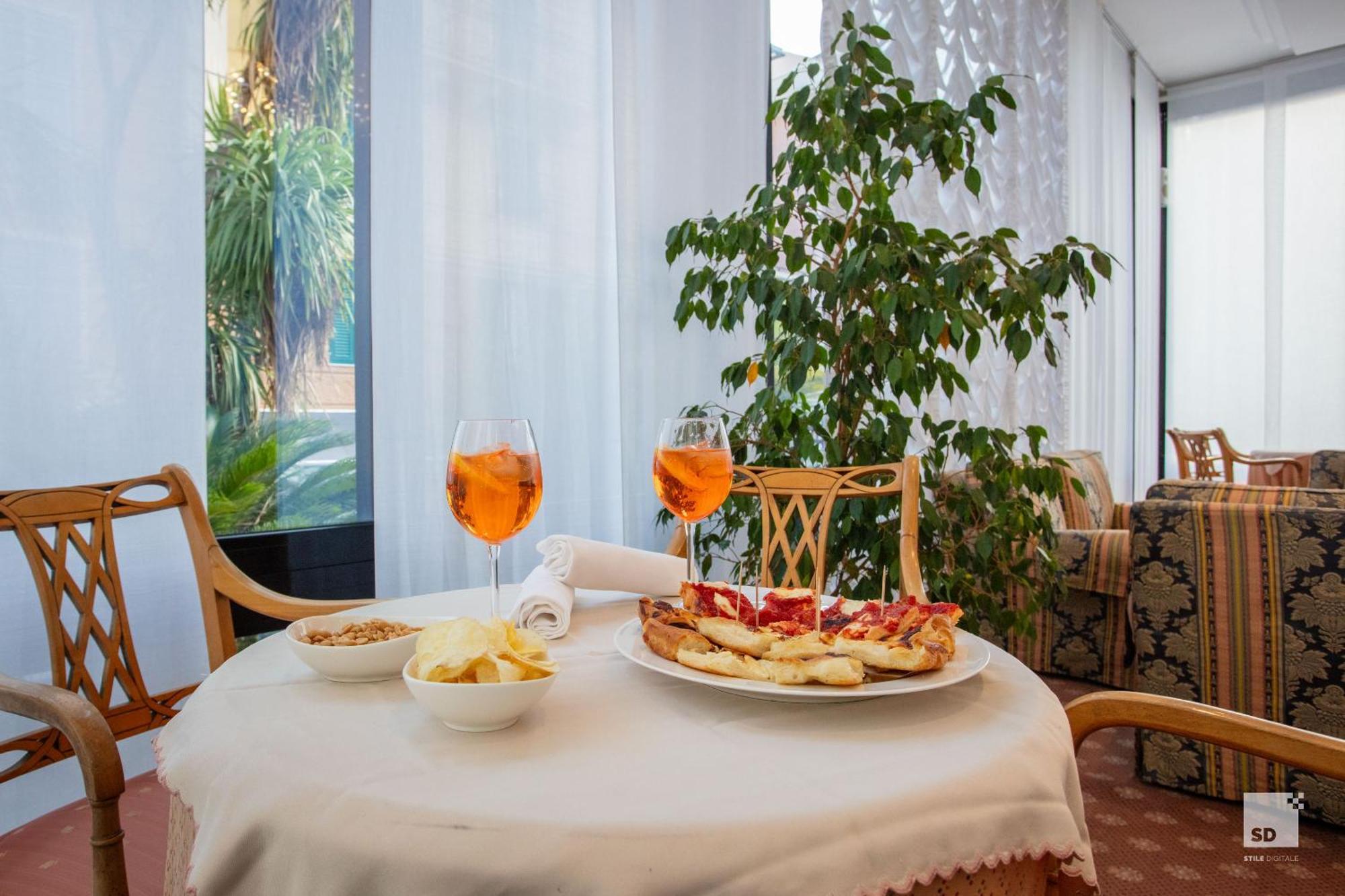 Hotel Villa Elena Варацце Екстер'єр фото